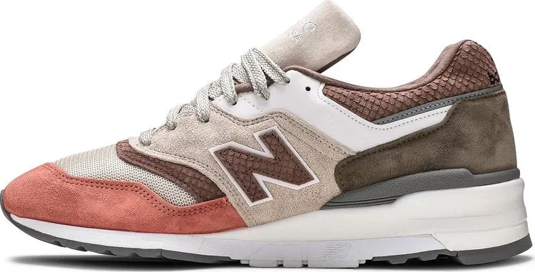 New Balance M997CSU 'Sunset' sneakers, tan