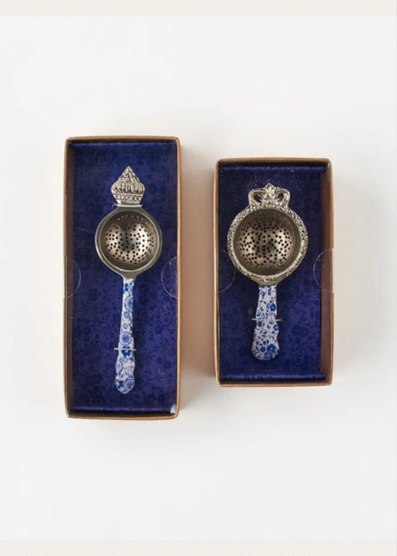 Tea Strainer with Enamel Handle