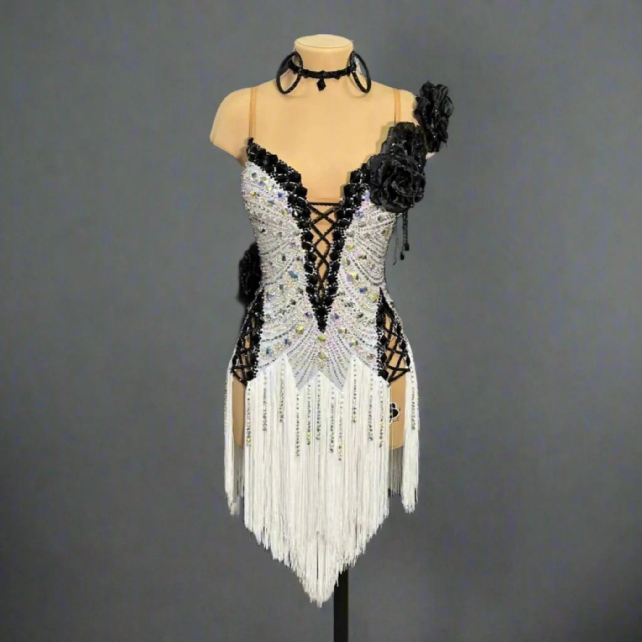 White Glamour in Motion and Black Roses