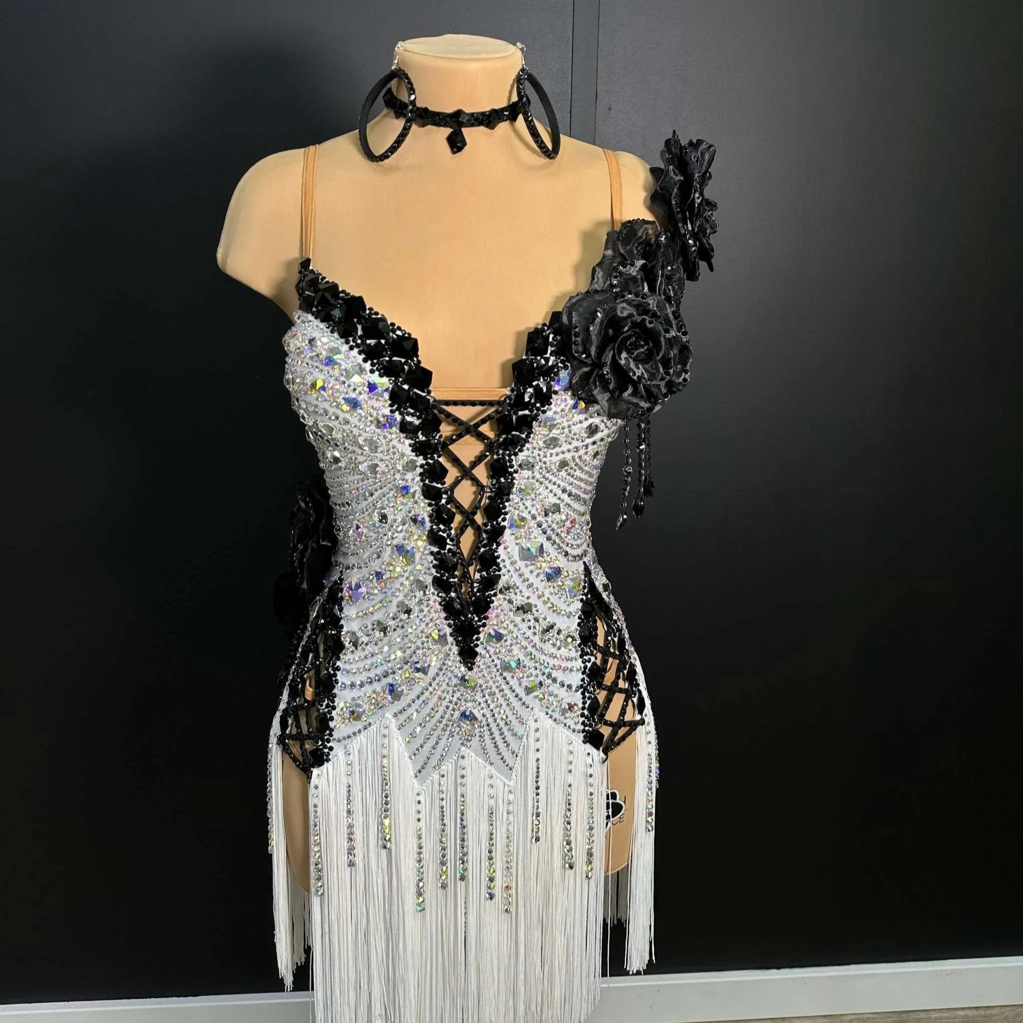 White Glamour in Motion and Black Roses